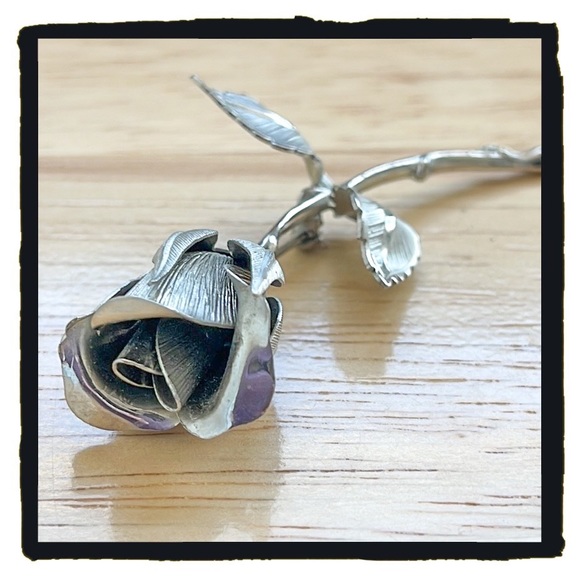 💕Beautiful Vintage Silvertone Giovanni Rose Brooch💕 - Picture 2 of 7